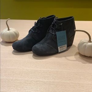 Toms kala Grey suede boots size 10 NWT
